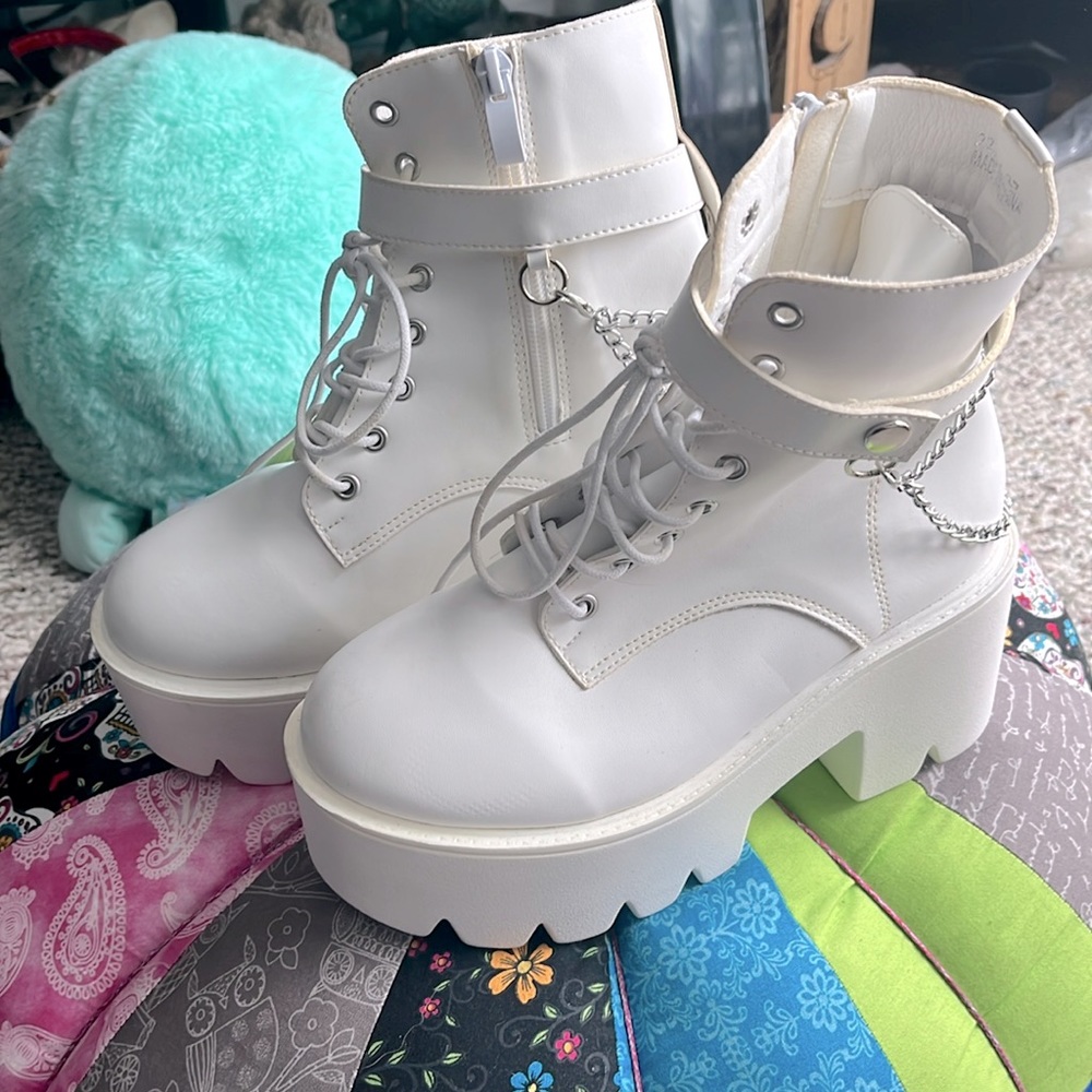 Women’s White platform boots from SHEIN